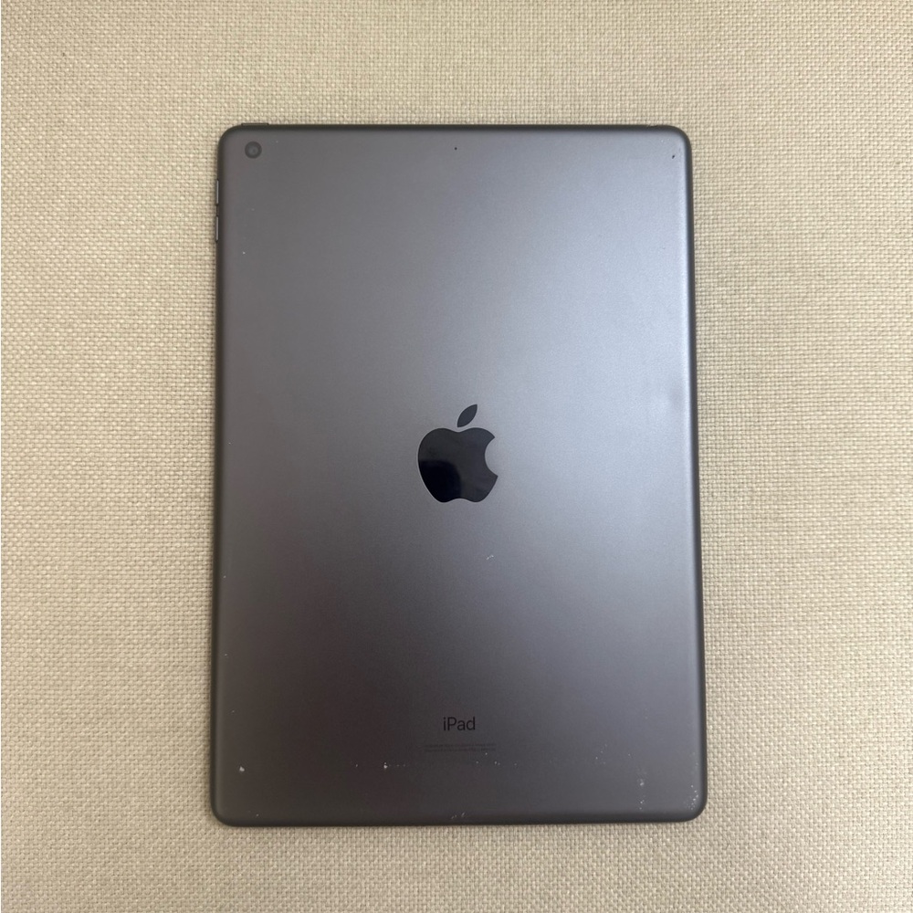 Apple iPad 7th Generation - Picture 2 of 9